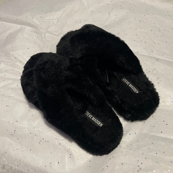 Steve Madden Fuzzy Slides - Picture 4 of 5